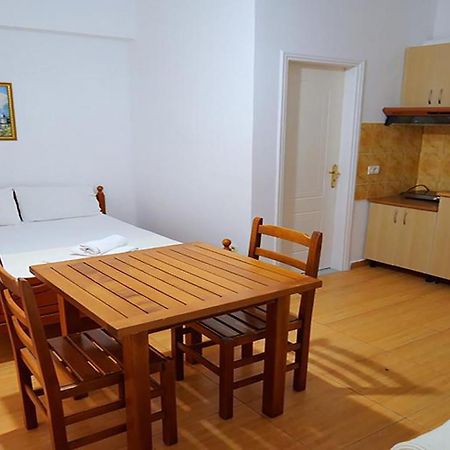 Alex & Sofi Hotel Химара Экстерьер фото