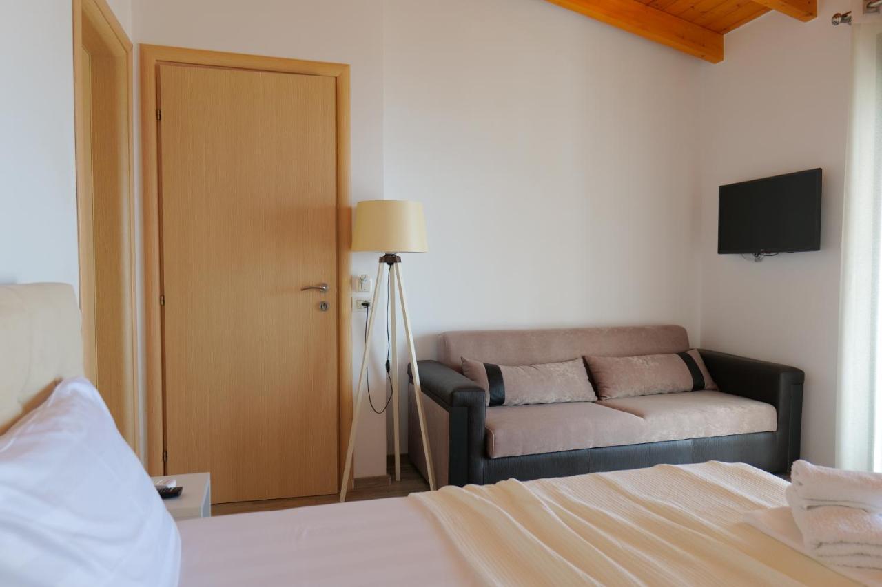 Alex & Sofi Hotel Химара Экстерьер фото