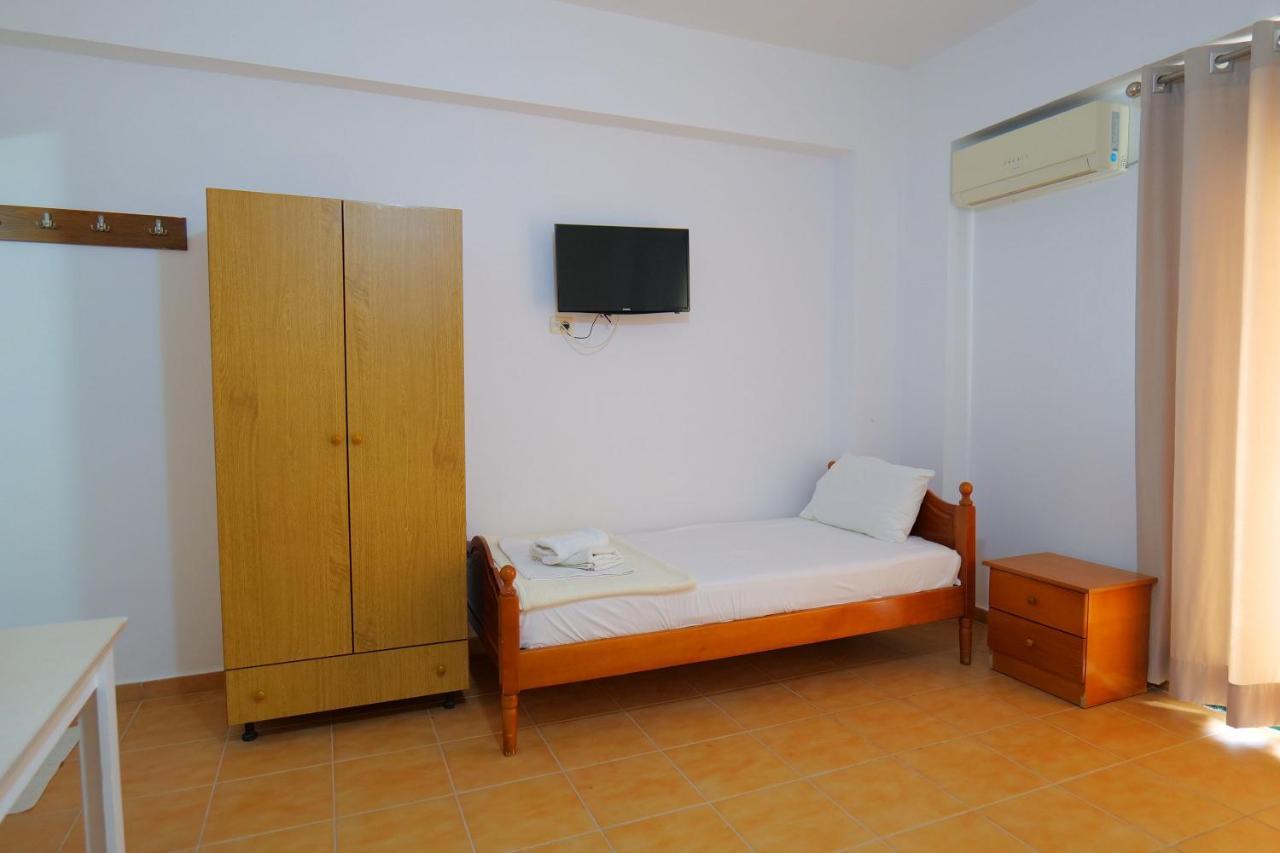Alex & Sofi Hotel Химара Экстерьер фото