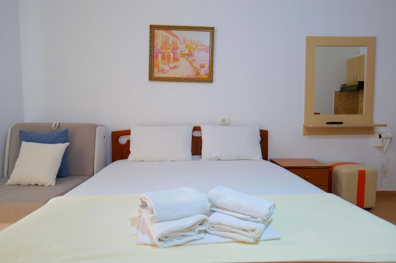 Alex & Sofi Hotel Химара Экстерьер фото