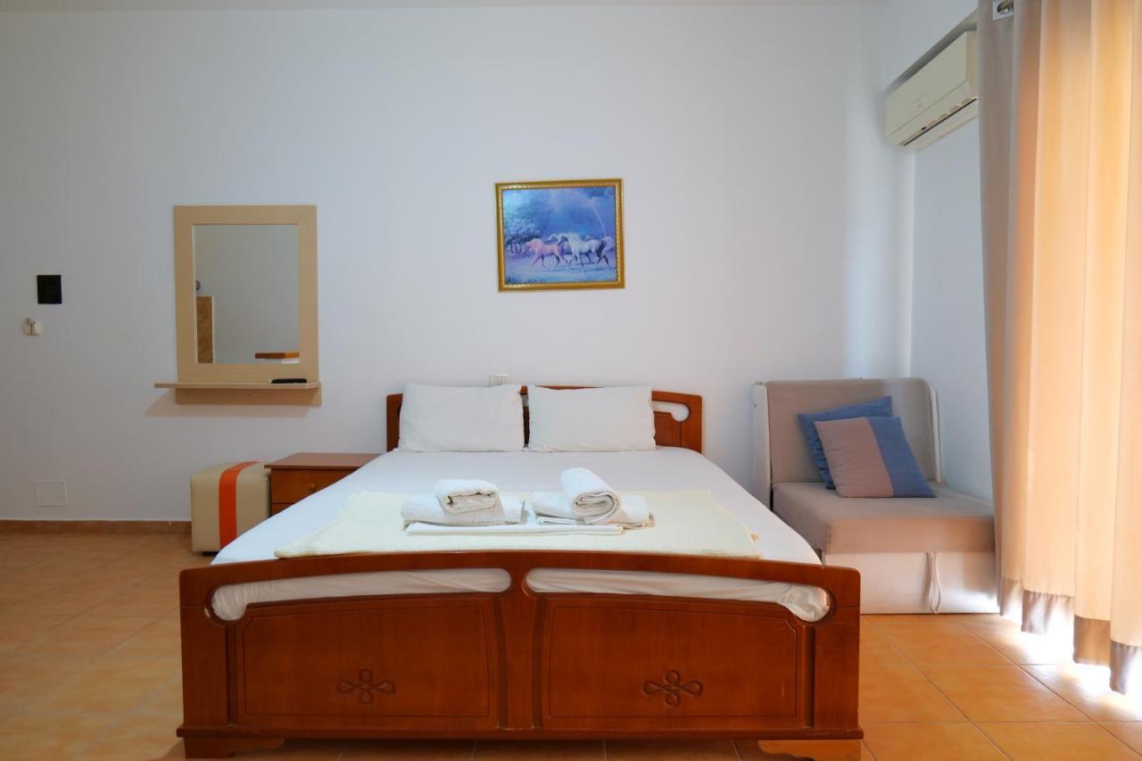 Alex & Sofi Hotel Химара Экстерьер фото