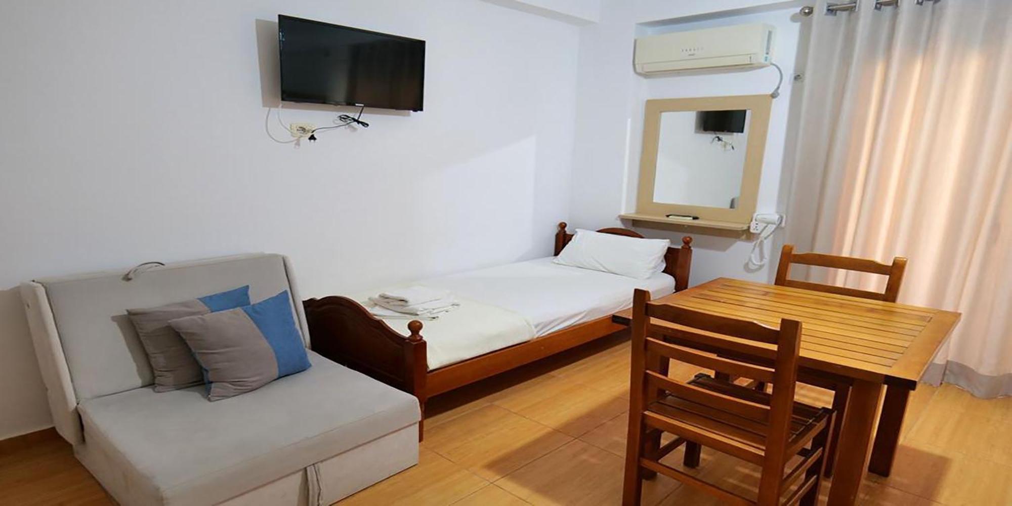 Alex & Sofi Hotel Химара Экстерьер фото