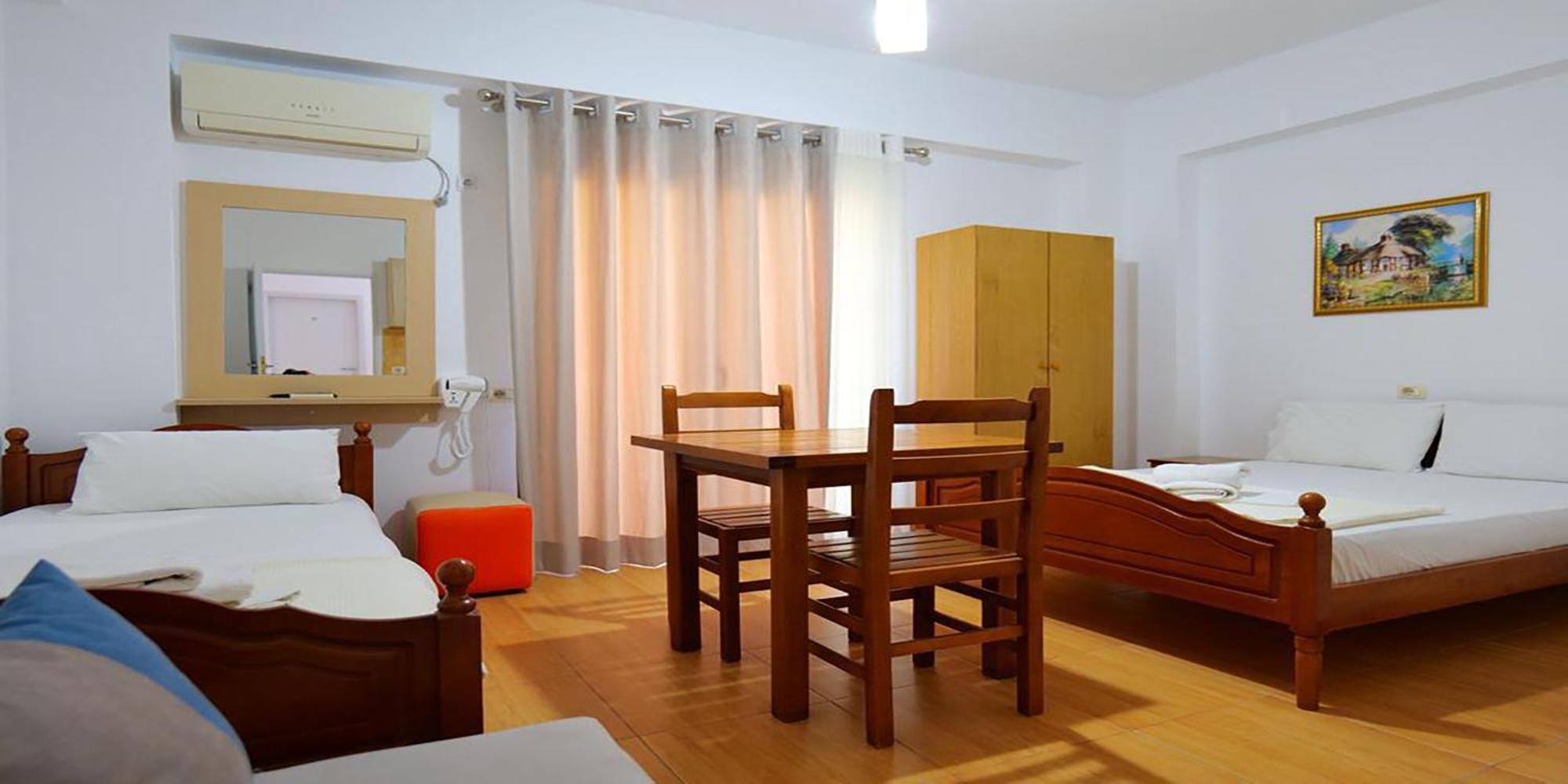 Alex & Sofi Hotel Химара Экстерьер фото